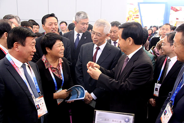 Wang Xiankui, Secretary of the provincial Party committee of Heilongjiang Province, to the guidance of the exhibition of oru